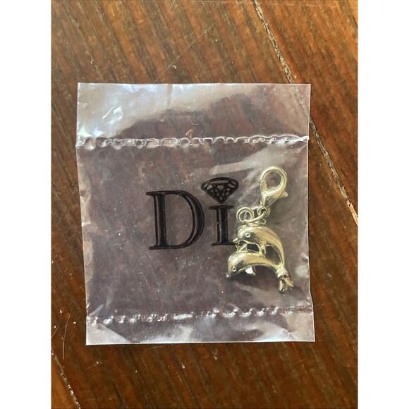 New Di Diamonds International Cruise Ship Jewelry Dolphins Charm - Picture 1 of 3